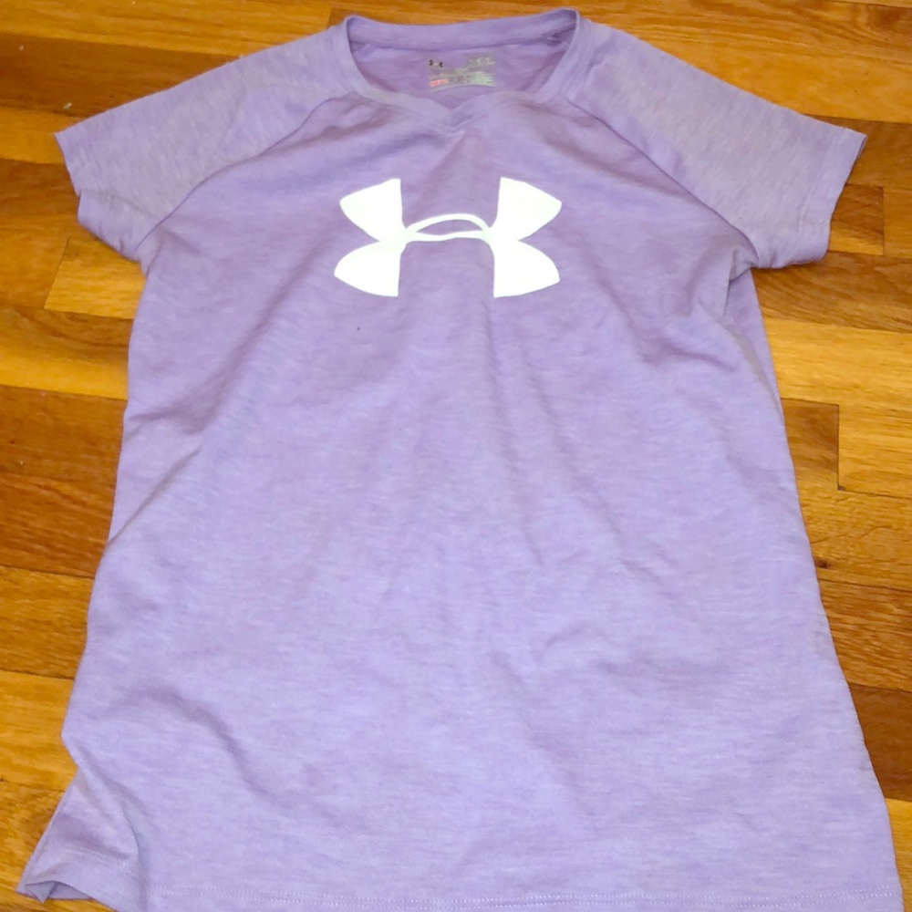 Girls underarmor work out shirt